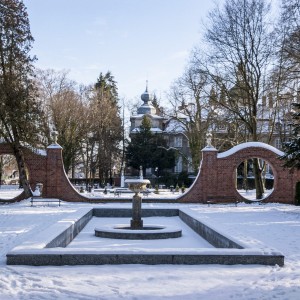 Palace Iłowa Manor park in Iłowa in winter. Garden art