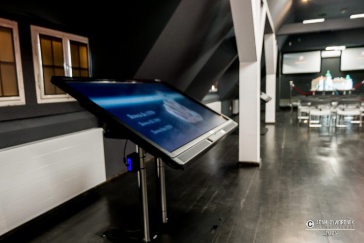 Sala multimedialna z dużym ekranem